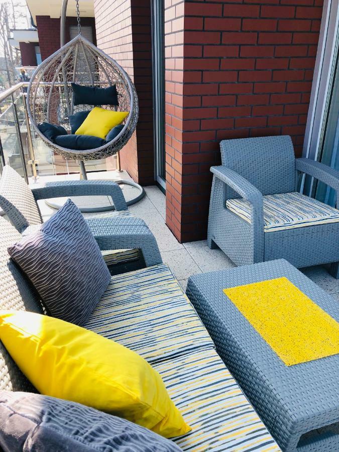 Apartament Elegance Yellow Rewal Ngoại thất bức ảnh
