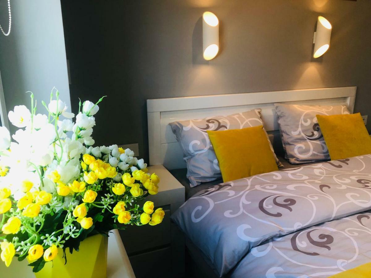 Apartament Elegance Yellow Rewal Ngoại thất bức ảnh