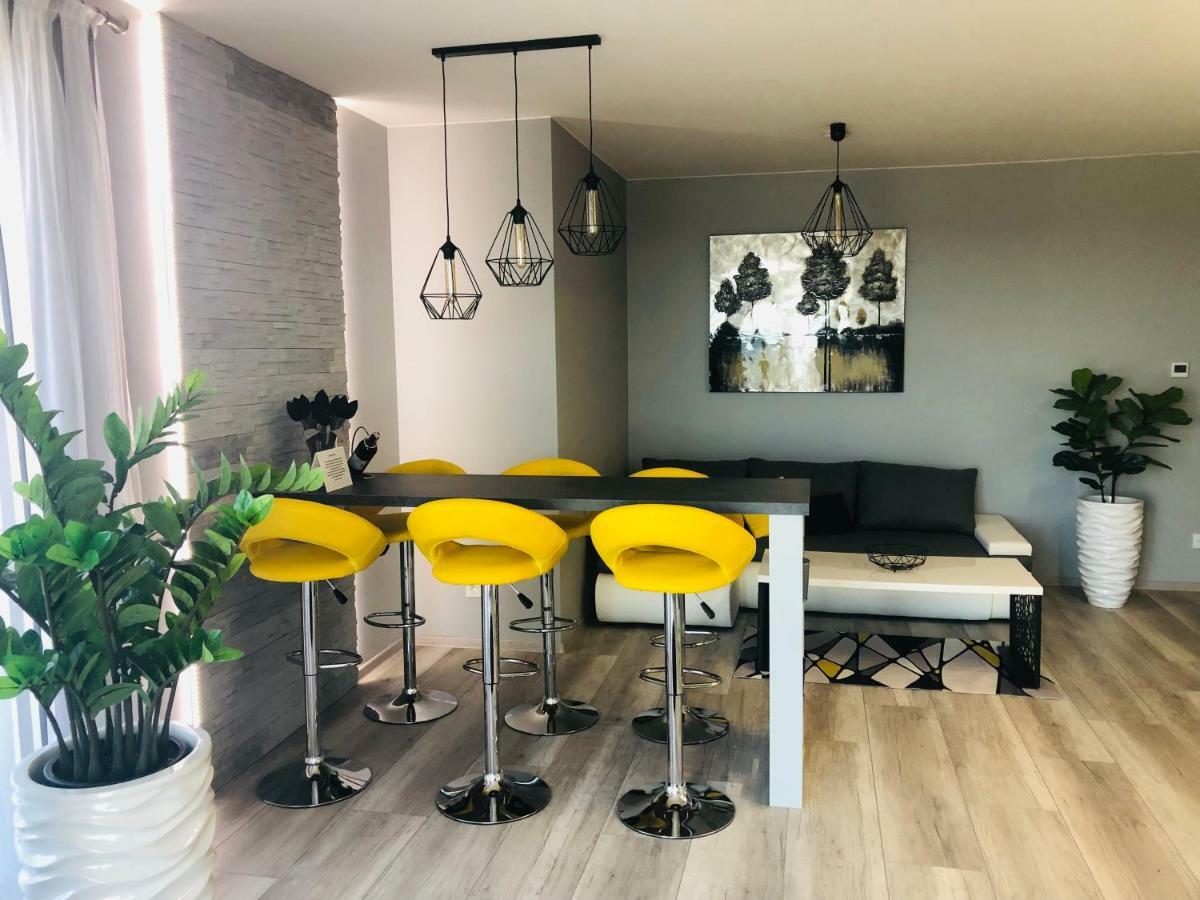 Apartament Elegance Yellow Rewal Ngoại thất bức ảnh