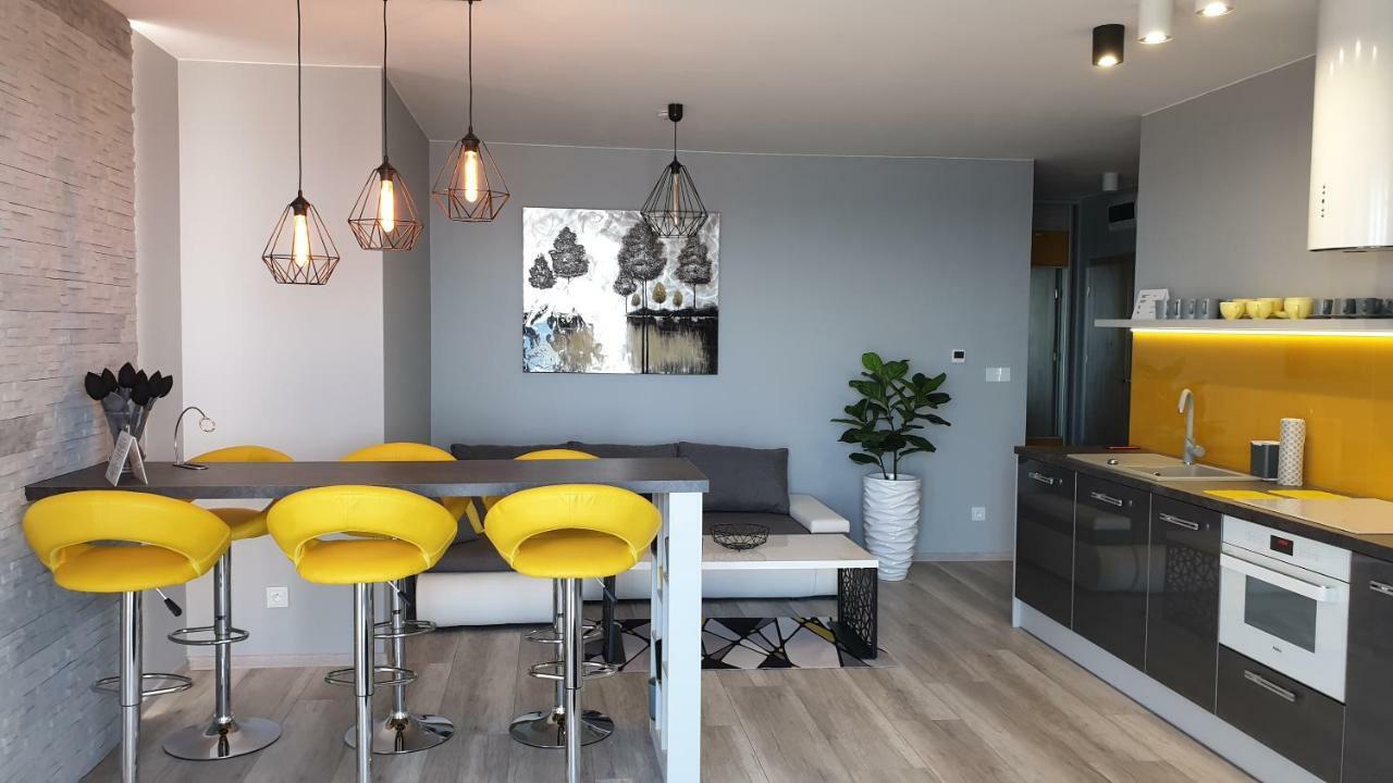 Apartament Elegance Yellow Rewal Ngoại thất bức ảnh