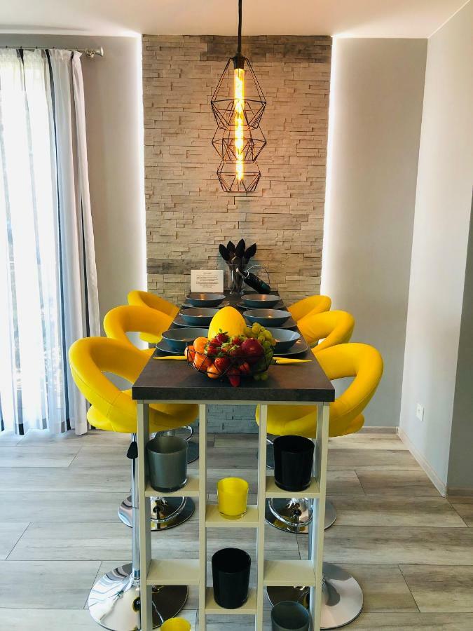 Apartament Elegance Yellow Rewal Ngoại thất bức ảnh