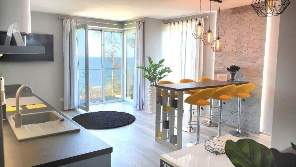 Apartament Elegance Yellow Rewal Ngoại thất bức ảnh